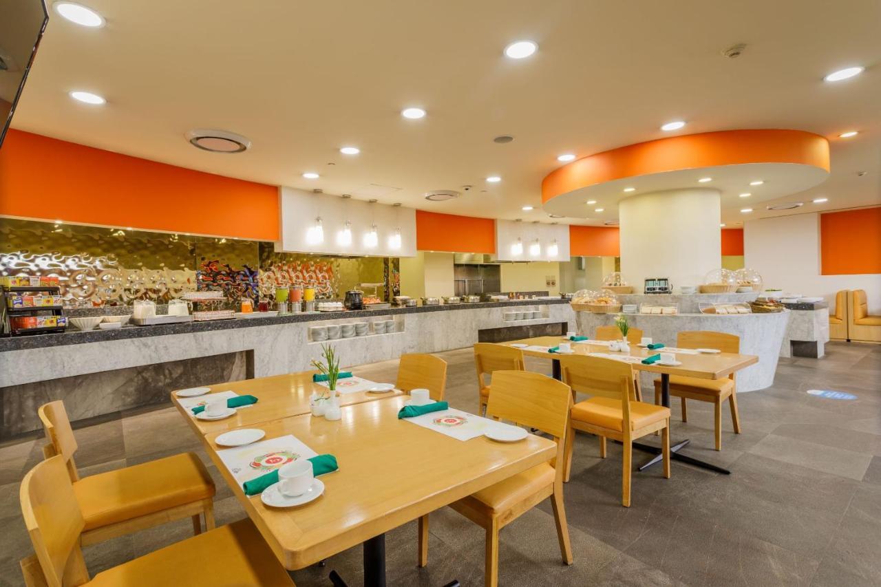 Hotel Camino Real Aeropuerto Città del Messico Esterno foto The hotel's restaurant