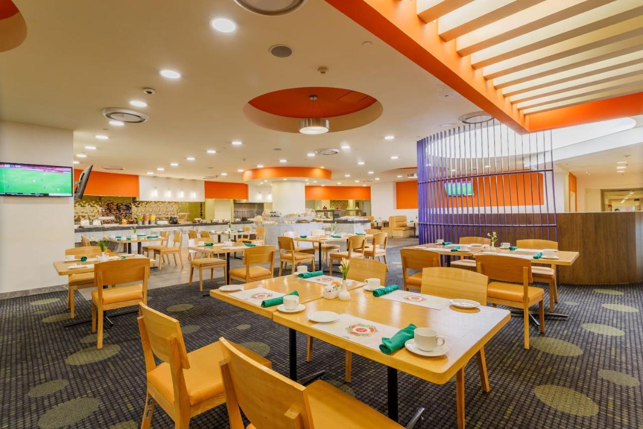 Hotel Camino Real Aeropuerto Città del Messico Esterno foto The hotel's restaurant