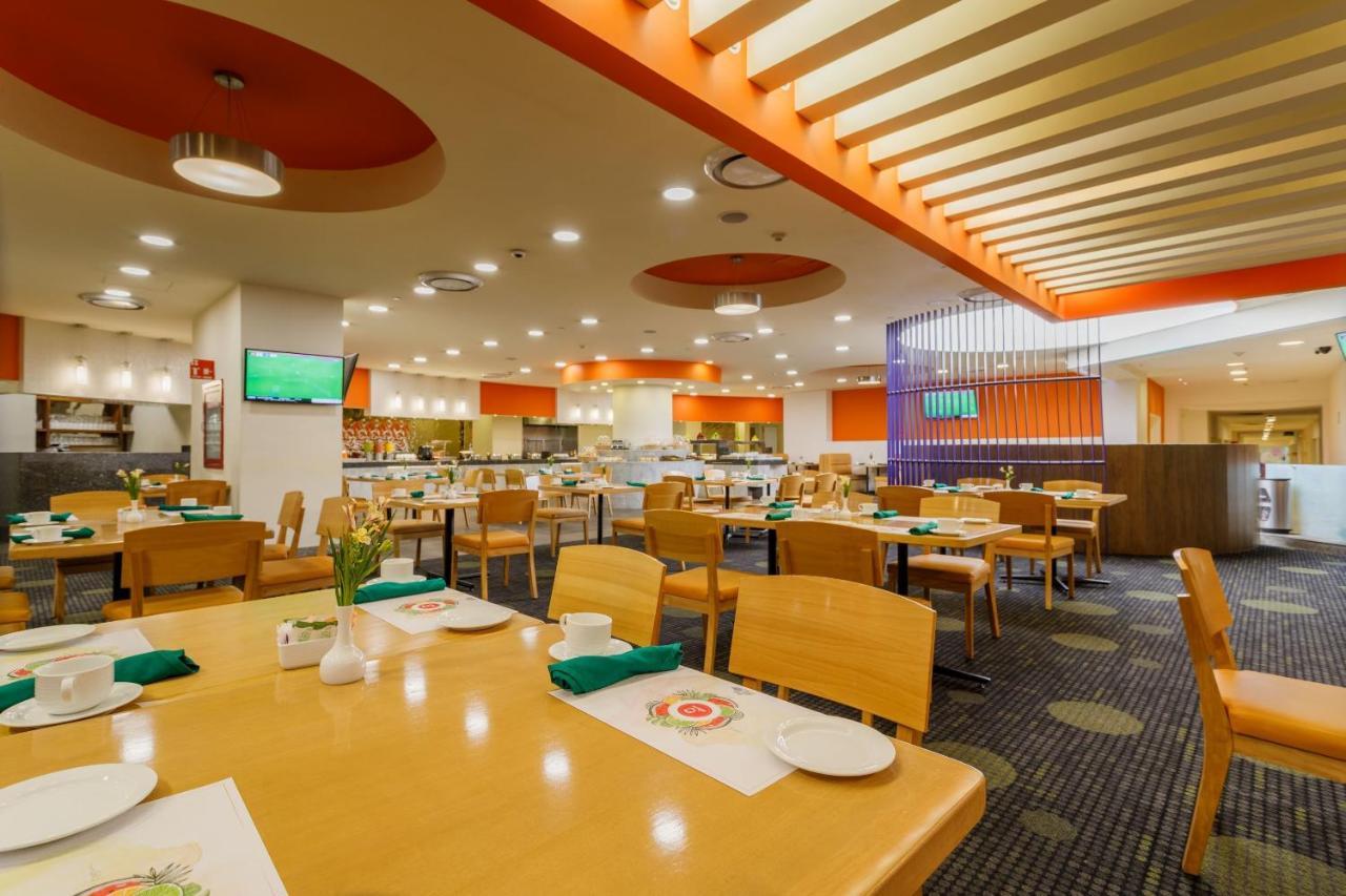Hotel Camino Real Aeropuerto Città del Messico Esterno foto The hotel's restaurant
