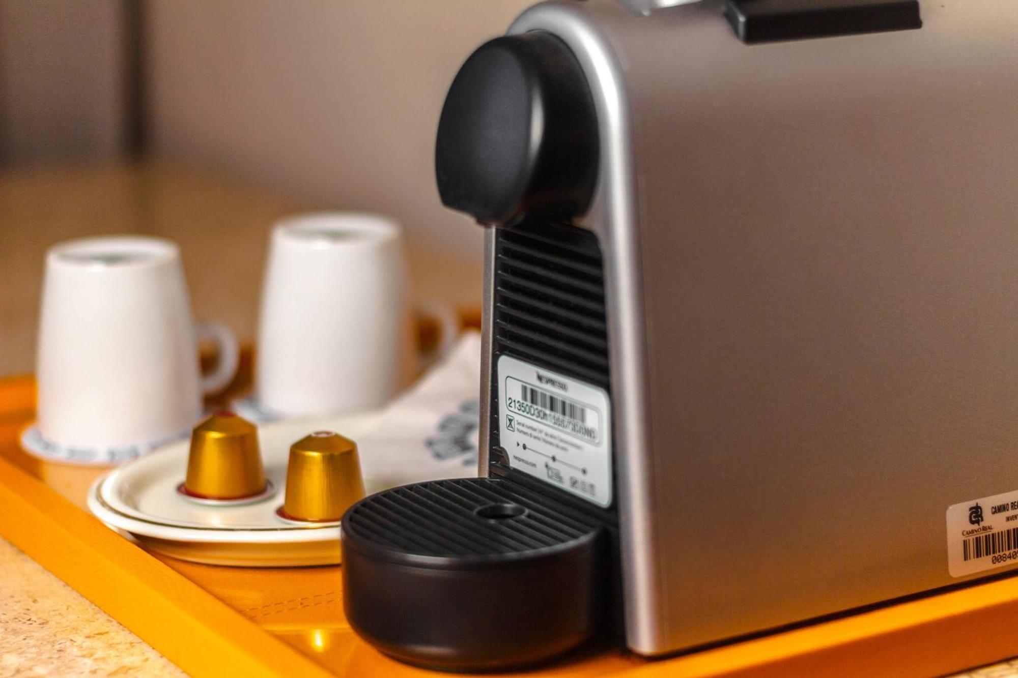 Hotel Camino Real Aeropuerto Città del Messico Esterno foto A Nespresso coffee machine