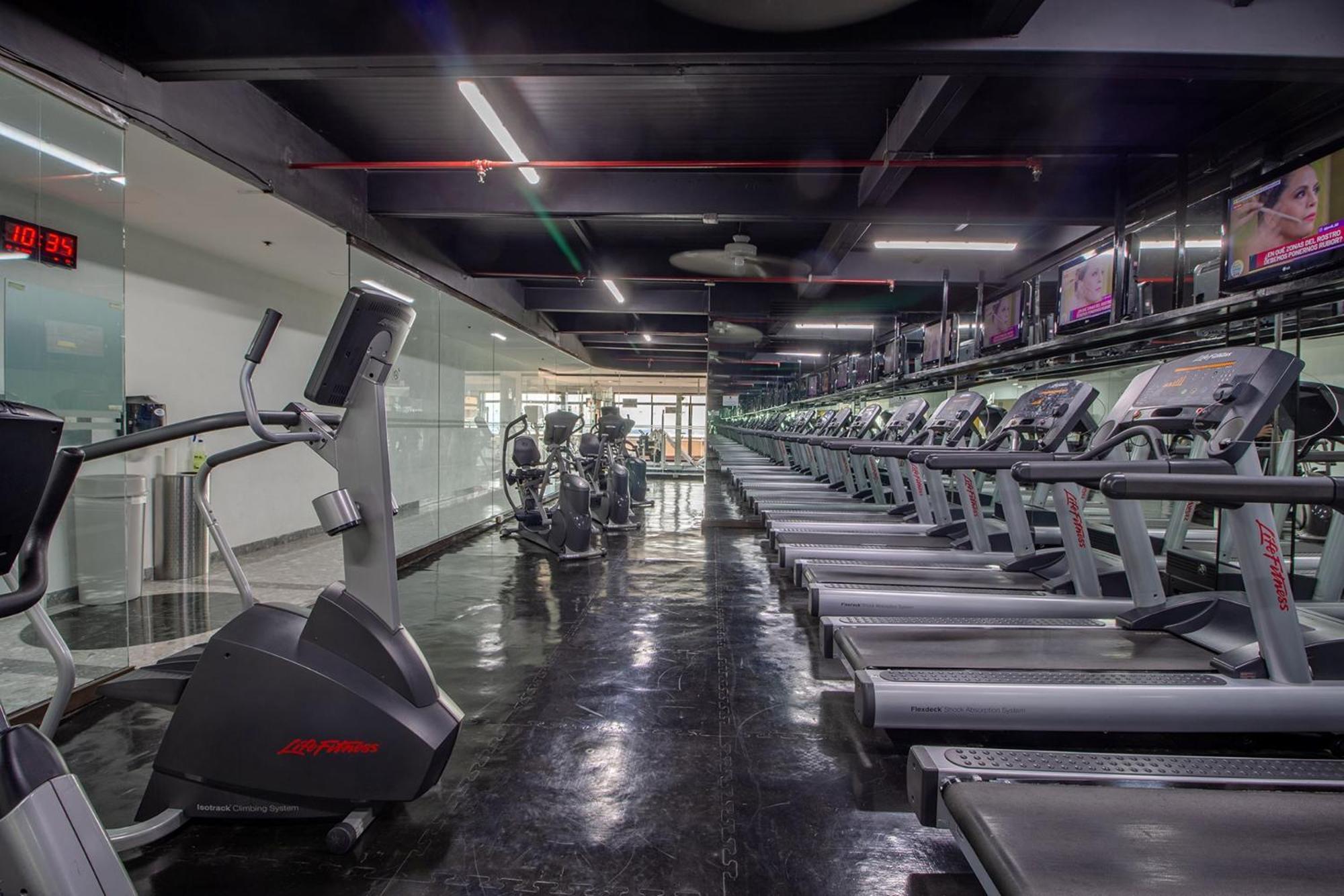 Hotel Camino Real Aeropuerto Città del Messico Esterno foto The gym at the hotel