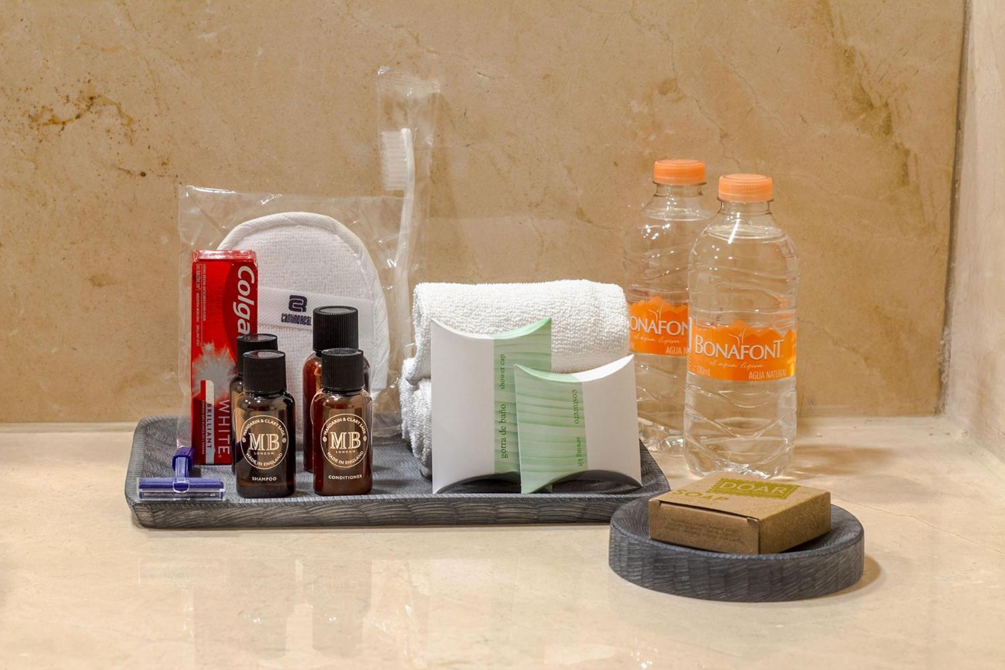 Hotel Camino Real Aeropuerto Città del Messico Esterno foto A tray of amenities
