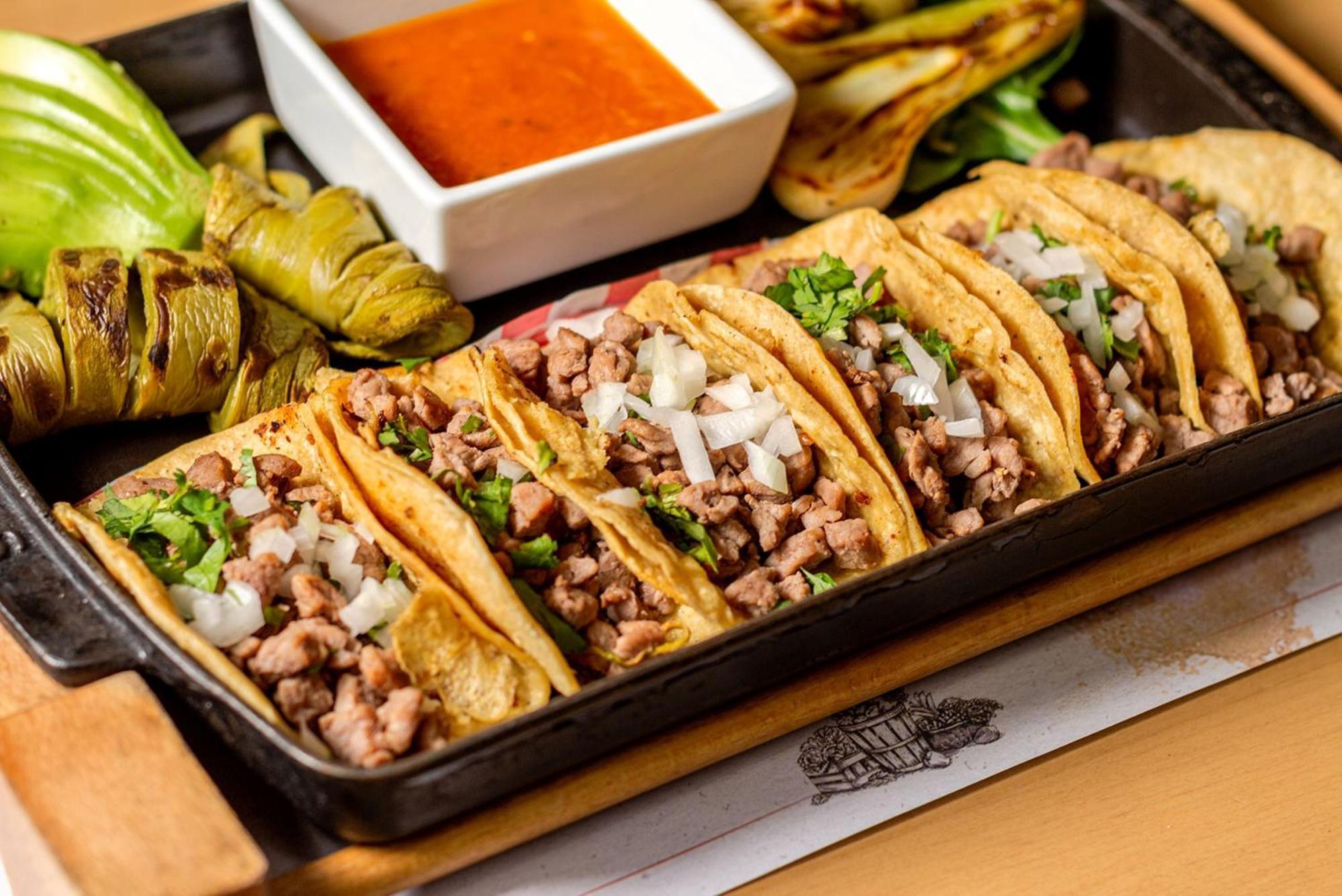 Hotel Camino Real Aeropuerto Città del Messico Esterno foto Tacos al pastor